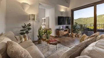 Seaside Infinity Villa with Private Estate, Molunat