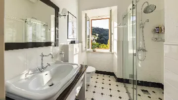 Seaside Infinity Villa with Private Estate, Molunat