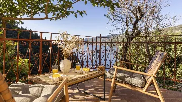 Seaside Infinity Villa with Private Estate, Molunat