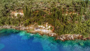 Seaside Infinity Villa with Private Estate, Molunat