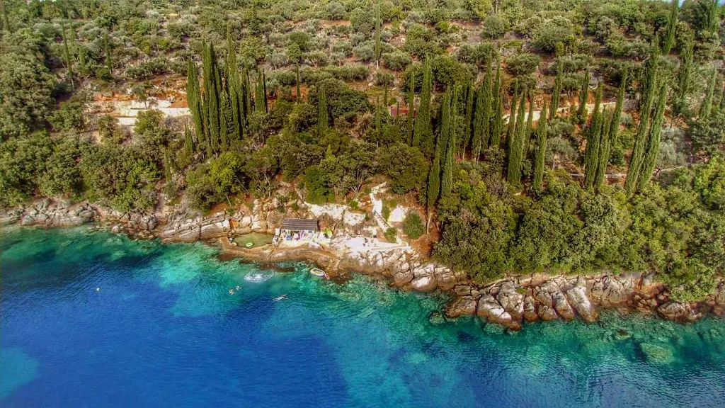 Seaside Infinity Villa with Private Estate, Molunat
