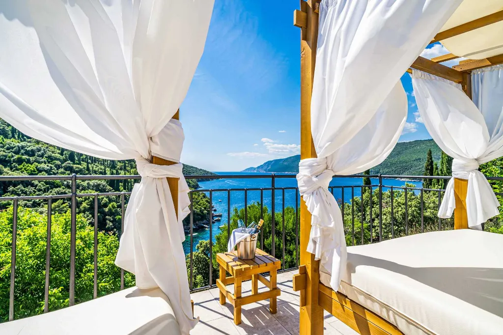 Seaside Infinity Villa with Private Estate, Molunat