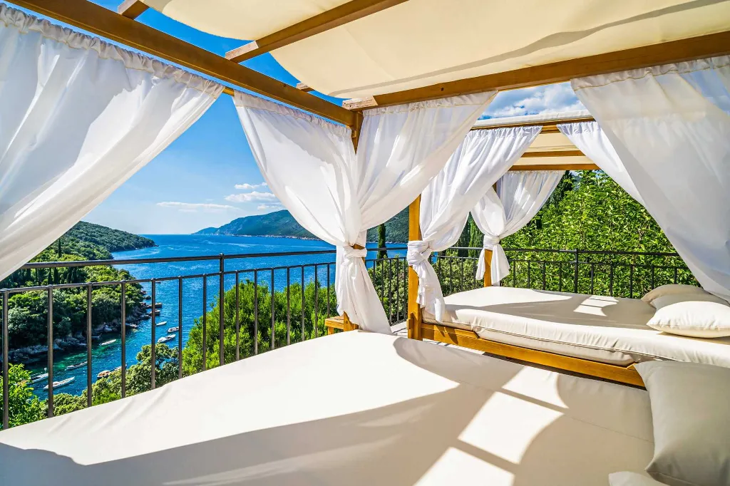 Seaside Infinity Villa with Private Estate, Molunat