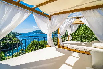 Seaside Infinity Villa with Private Estate, Molunat