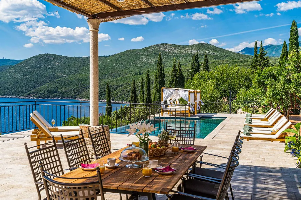 Seaside Infinity Villa with Private Estate, Molunat