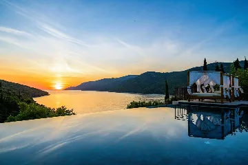 Seaside Infinity Villa with Private Estate, Molunat