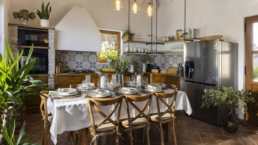 Seaside Infinity Villa with Private Estate, Molunat