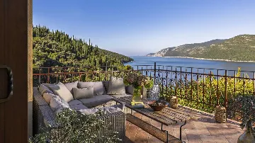 Seaside Infinity Villa with Private Estate, Molunat