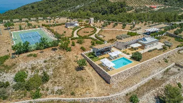 Spacious Island Villa with Pool in Hvar