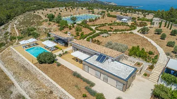 Spacious Island Villa with Pool in Hvar