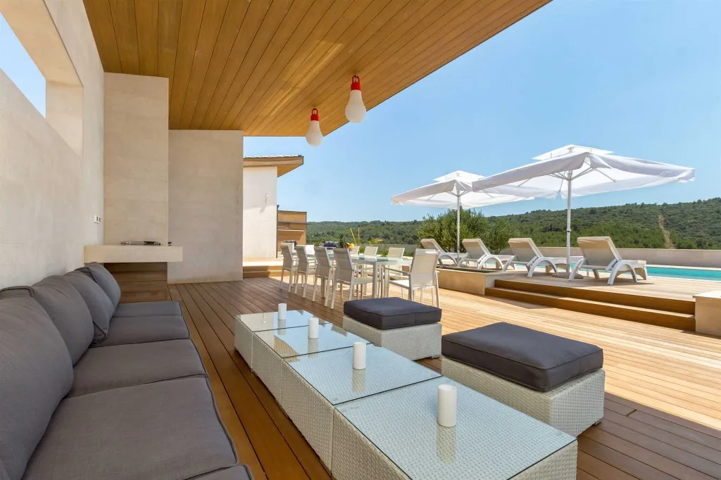 Spacious Island Villa with Pool in Hvar