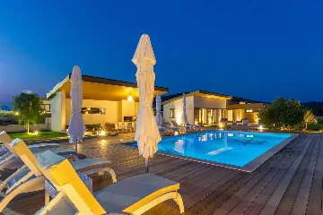 Spacious Island Villa with Pool in Hvar