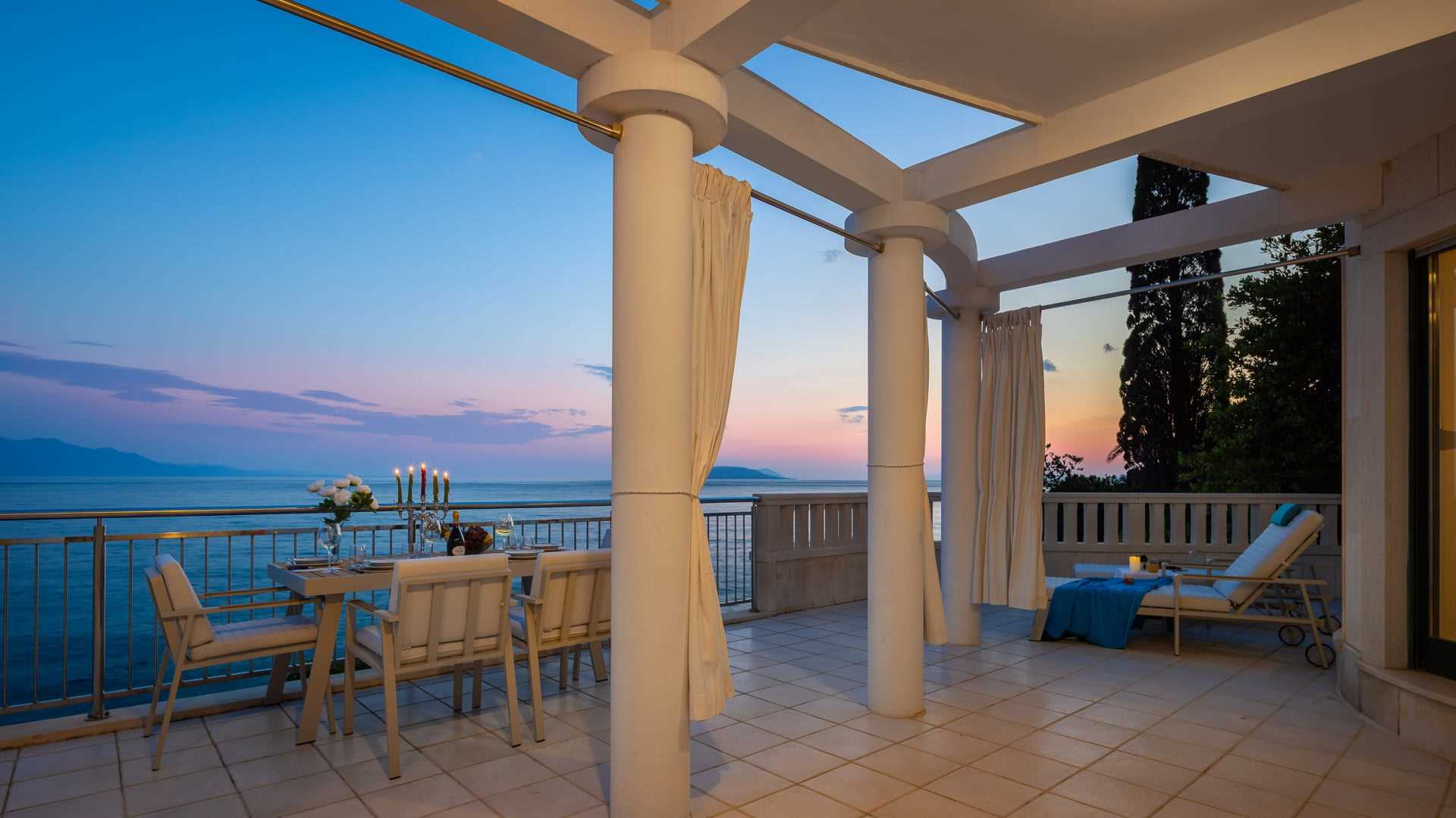 Beachfront Villa Shades of Summer