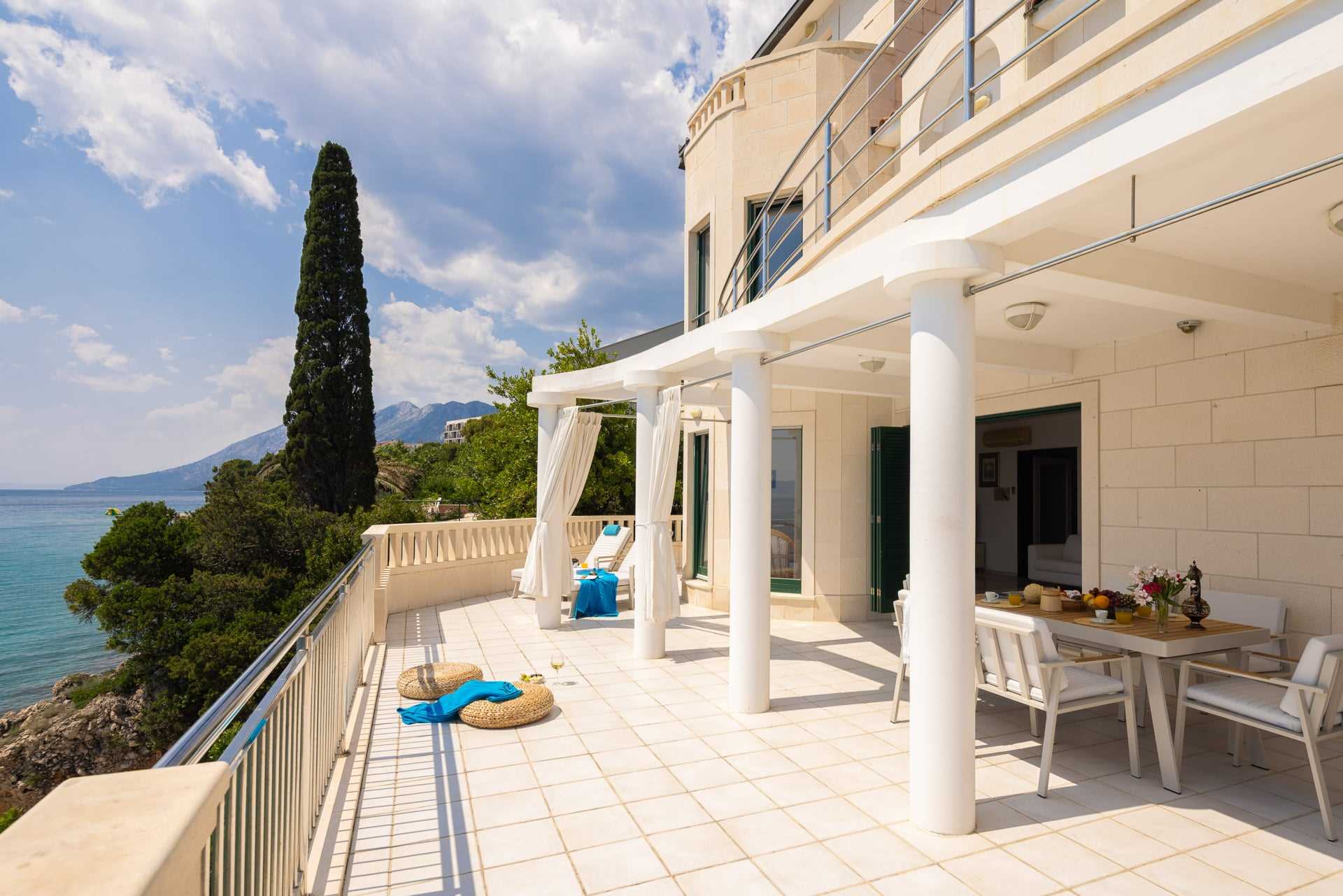 Beachfront Villa Shades of Summer