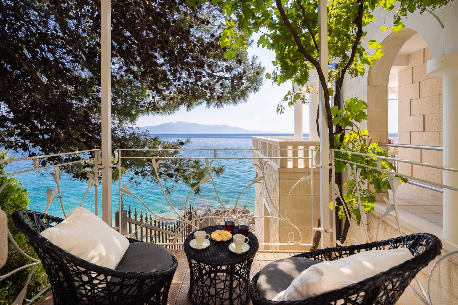 Beachfront Villa Shades of Summer