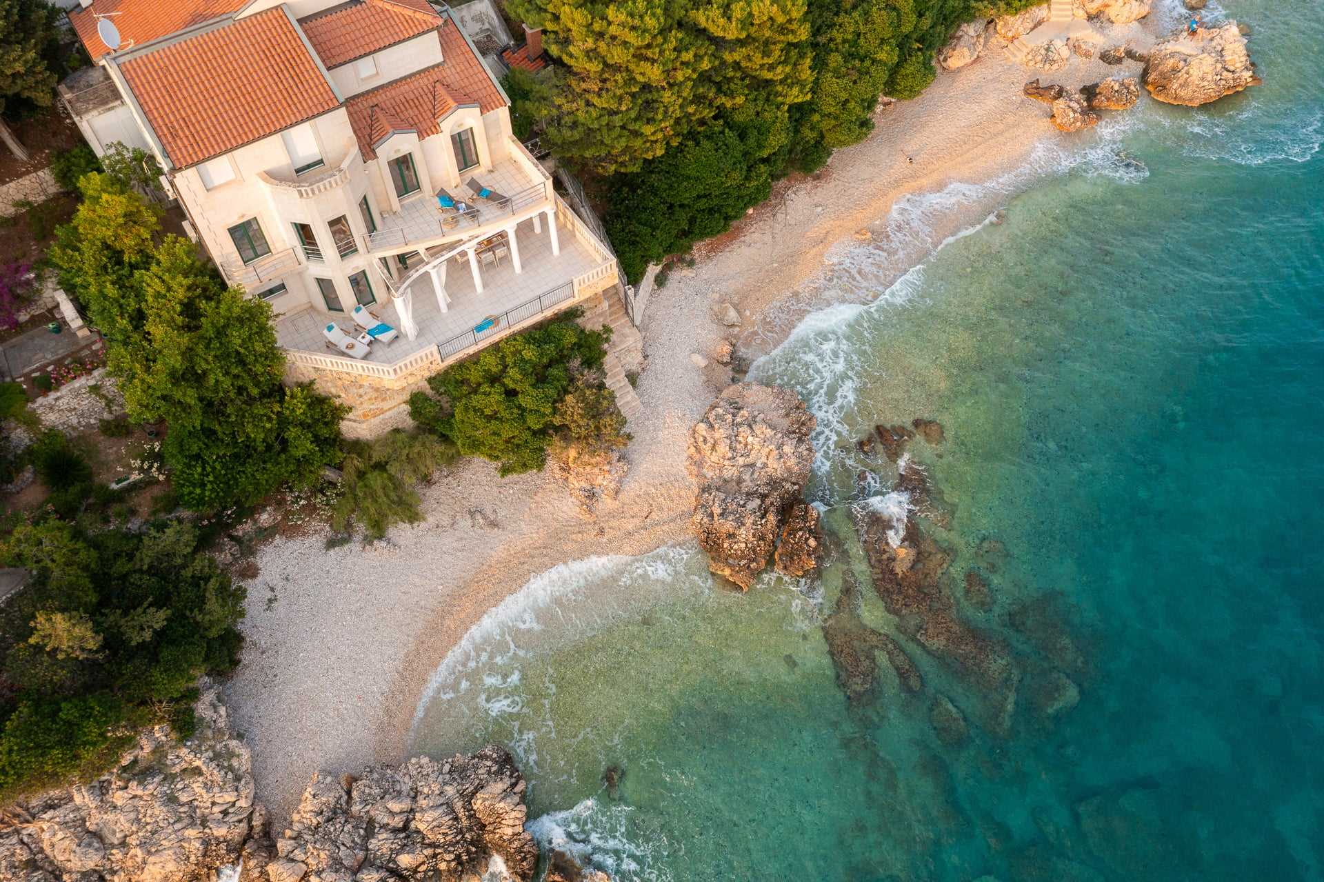 Beachfront Villa Shades of Summer