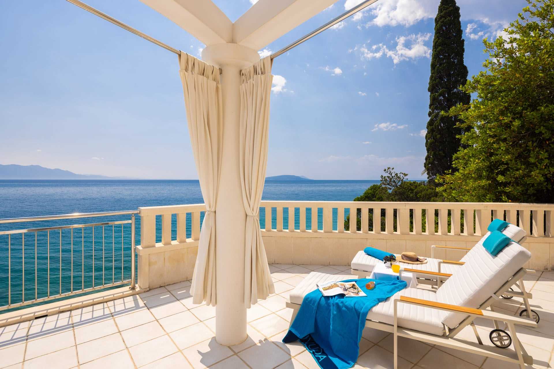 Beachfront Villa Shades of Summer