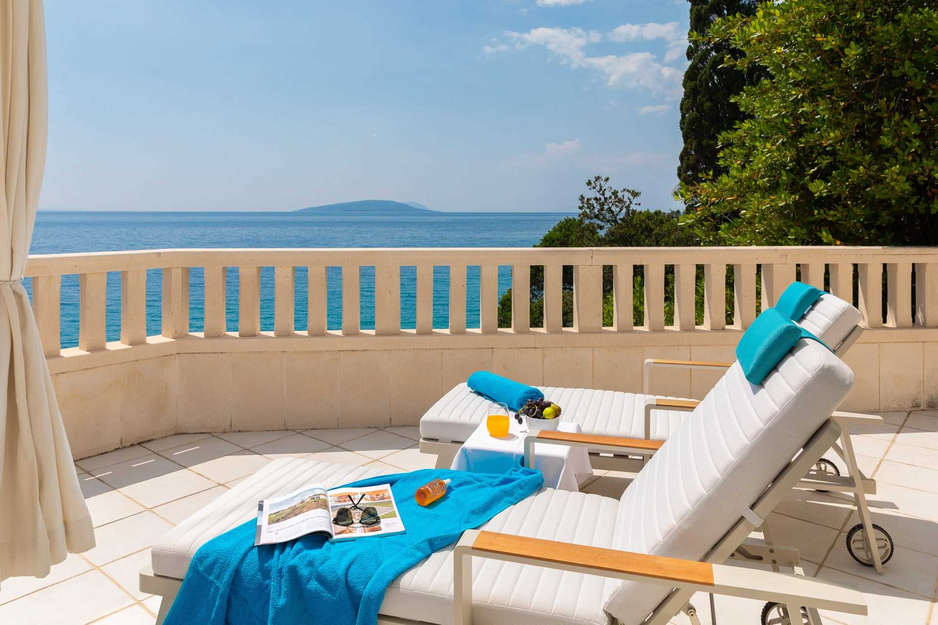 Beachfront Villa Shades of Summer