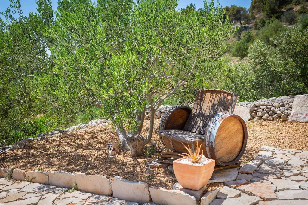 Spacious Stone Villa with Pool in Sveta Nedjelja