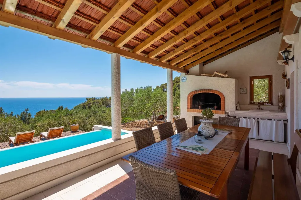 Spacious Stone Villa with Pool in Sveta Nedjelja