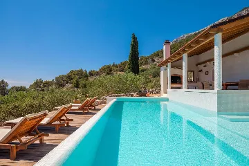 Spacious Stone Villa with Pool in Sveta Nedjelja