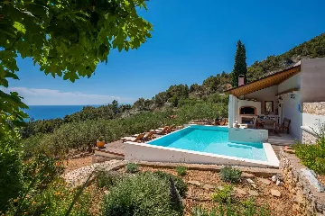 Spacious Stone Villa with Pool in Sveta Nedjelja