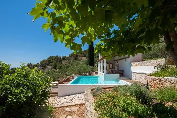 Spacious Stone Villa with Pool in Sveta Nedjelja