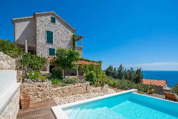 Spacious Stone Villa with Pool in Sveta Nedjelja