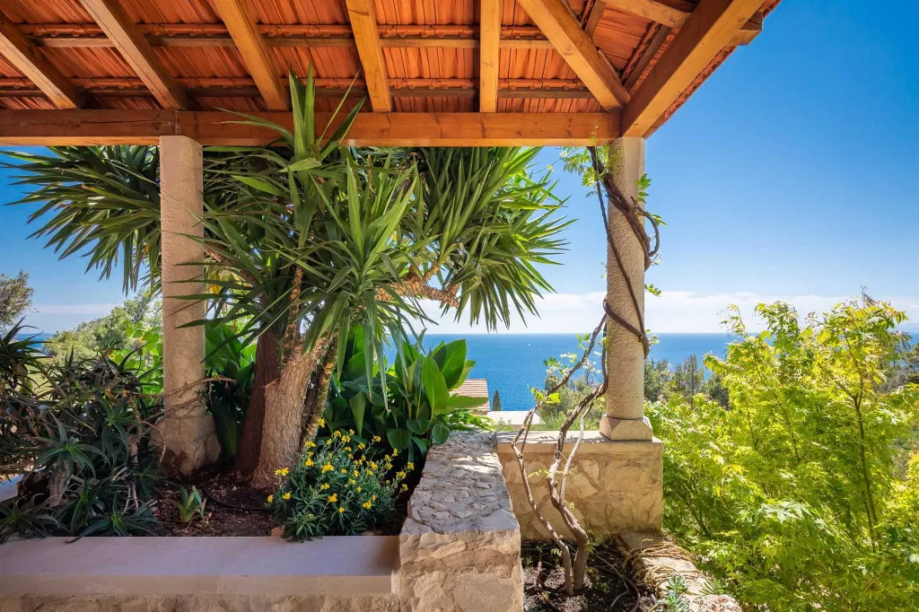 Spacious Stone Villa with Pool in Sveta Nedjelja