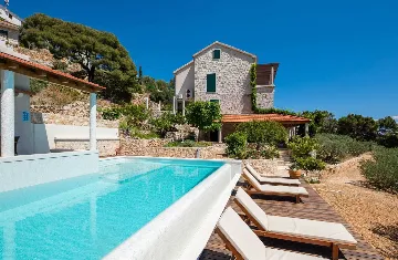 Spacious Stone Villa with Pool in Sveta Nedjelja