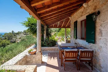 Spacious Stone Villa with Pool in Sveta Nedjelja