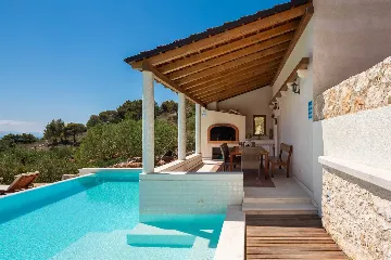 Spacious Stone Villa with Pool in Sveta Nedjelja