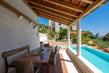 Spacious Stone Villa with Pool in Sveta Nedjelja