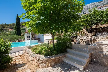 Spacious Stone Villa with Pool in Sveta Nedjelja