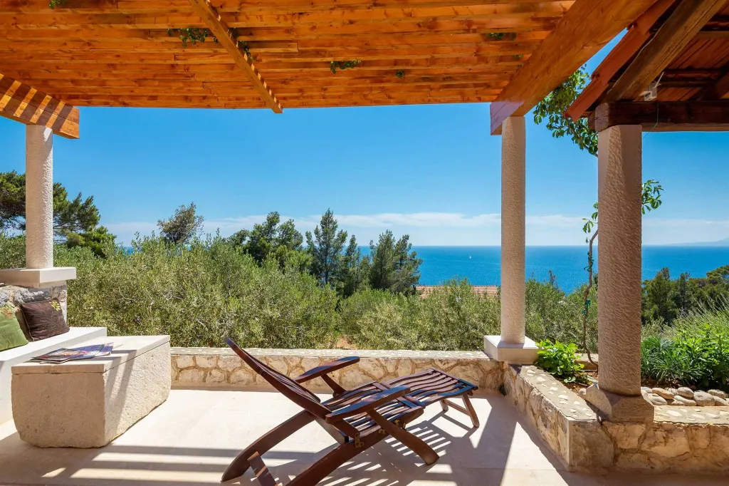 Spacious Stone Villa with Pool in Sveta Nedjelja