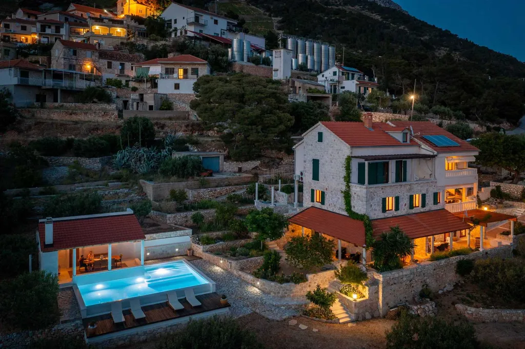 Spacious Stone Villa with Pool in Sveta Nedjelja