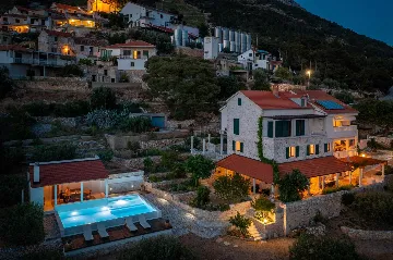 Spacious Stone Villa with Pool in Sveta Nedjelja