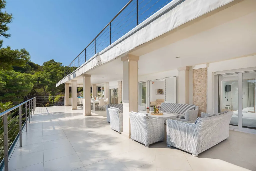 Seaside Retreat Villa with Private Pool in Hvar