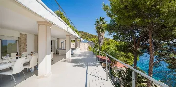 Seaside Retreat Villa with Private Pool in Hvar