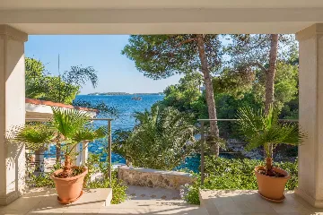 Seaside Retreat Villa with Private Pool in Hvar