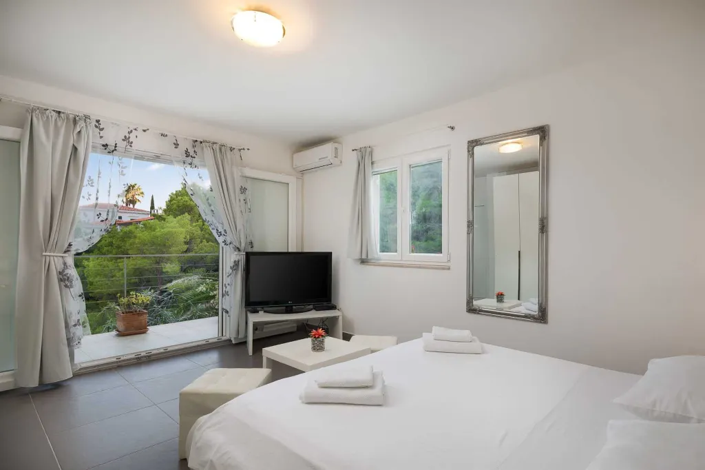 Seaside Retreat Villa with Private Pool in Hvar