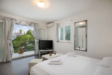 Seaside Retreat Villa with Private Pool in Hvar