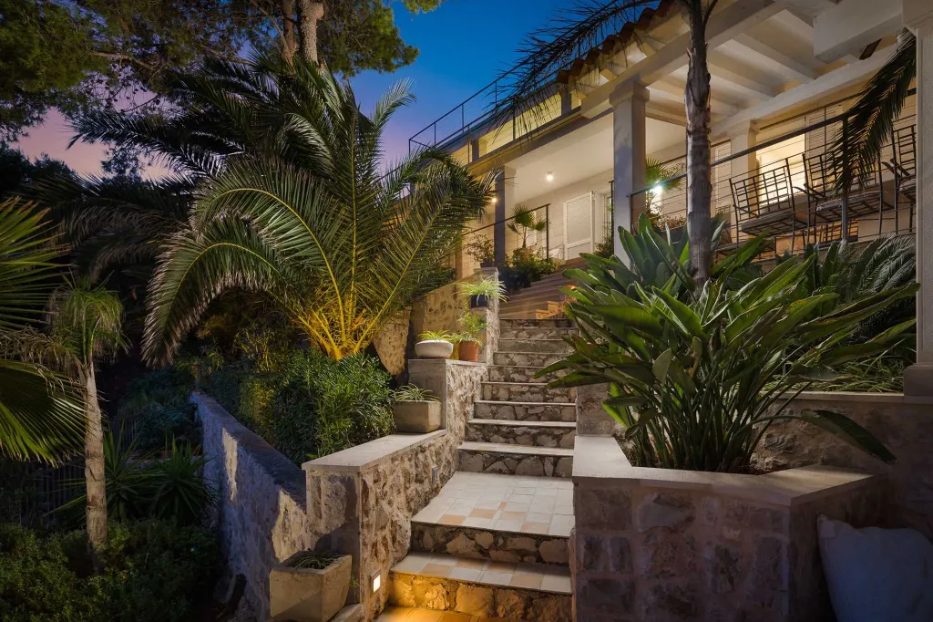 Seaside Retreat Villa with Private Pool in Hvar