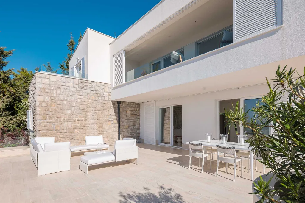 Elegant 7-Bedroom Villa with Sea Views in Primošten