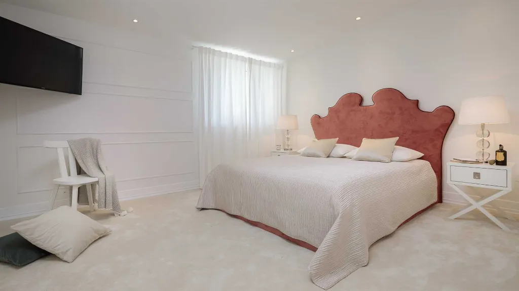 Elegant 7-Bedroom Villa with Sea Views in Primošten