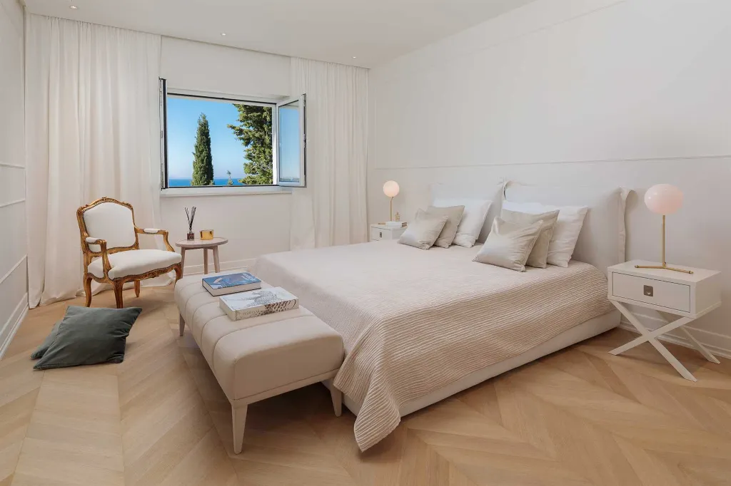 Elegant 7-Bedroom Villa with Sea Views in Primošten