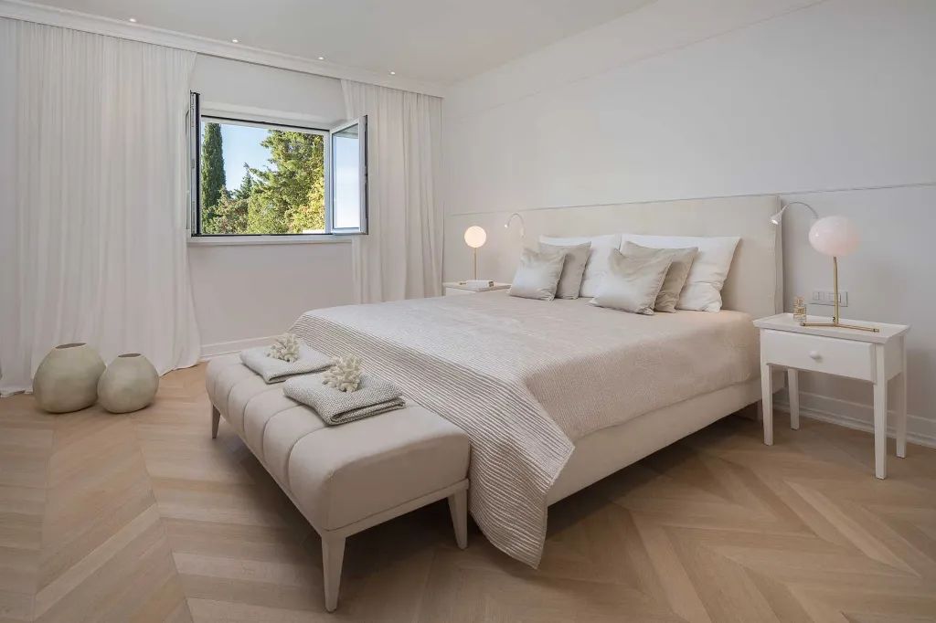 Elegant 7-Bedroom Villa with Sea Views in Primošten