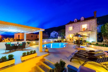Spacious Villa Retreat With Heated Pool, Dubrovnik