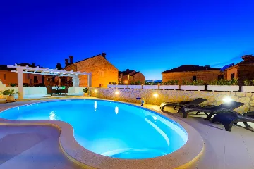 Spacious Villa Retreat With Heated Pool, Dubrovnik