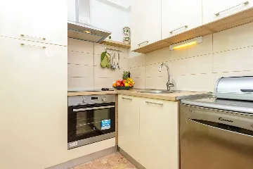 Spacious Villa Retreat With Heated Pool, Dubrovnik